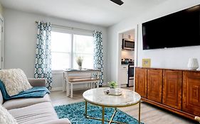 2Br 1Ba Duplex House King Beds Great For Small Groups Close To All Uptown Charlotte Attractions